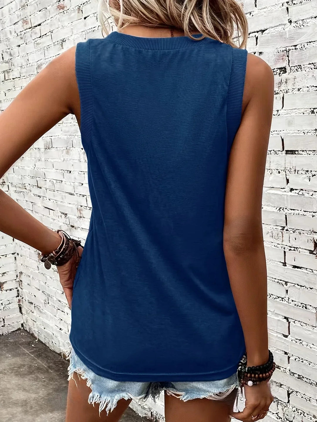 Grace & Jess | Breathable V-Neck And Sleeveless Top
