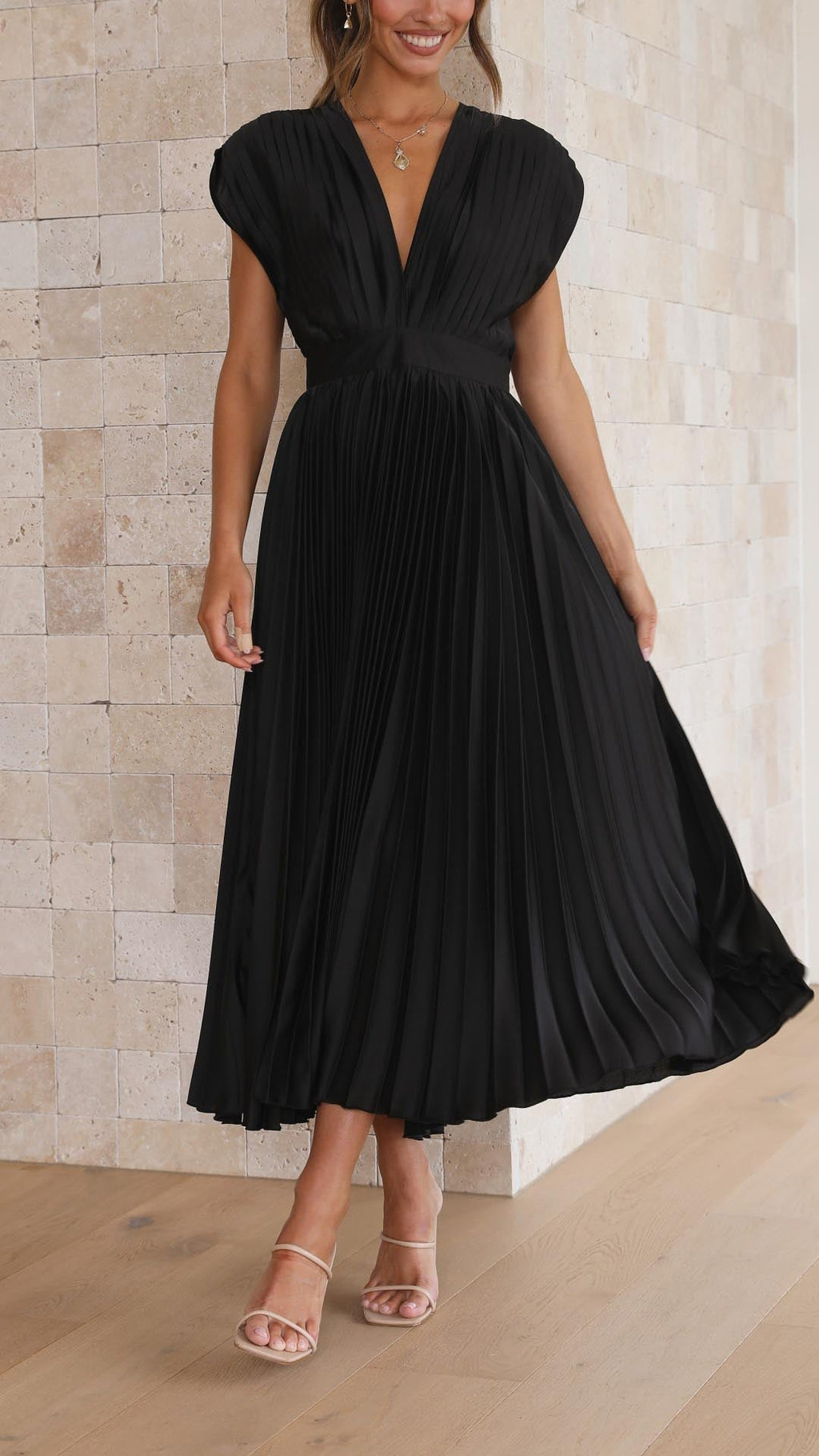 Lucasta | Women's Pleated V Neck Maxi Dress