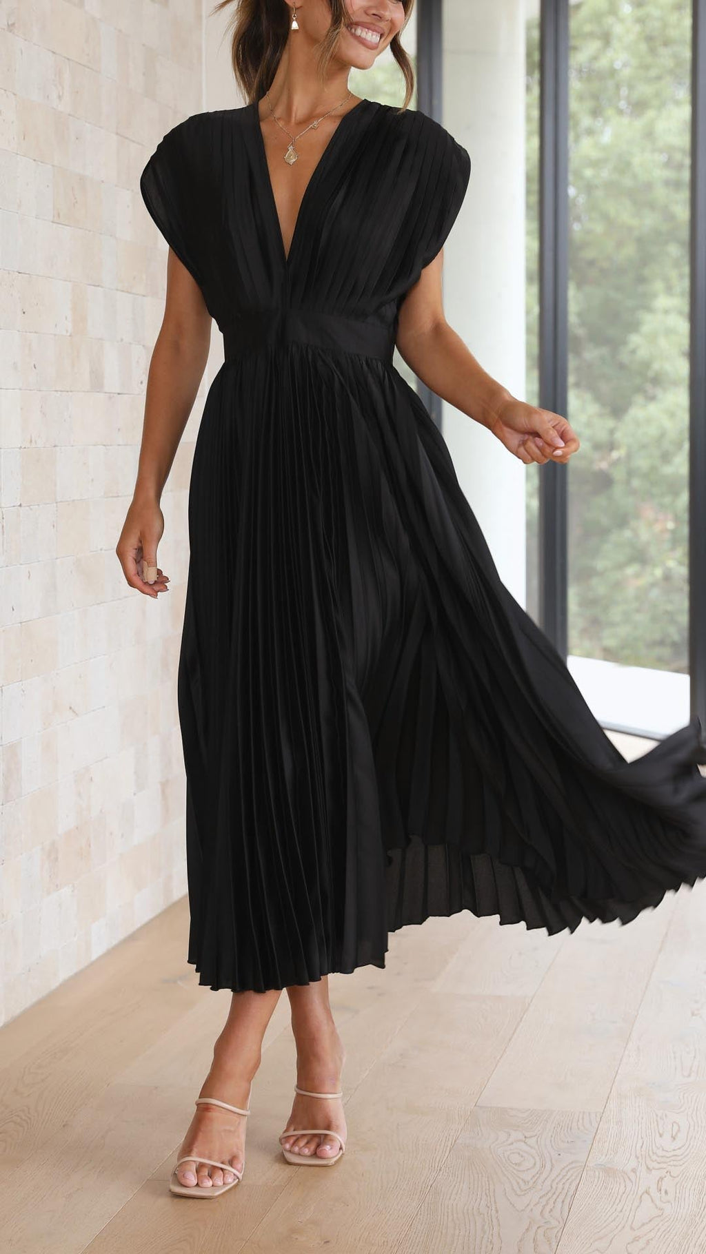 Lucasta | Women's Pleated V Neck Maxi Dress