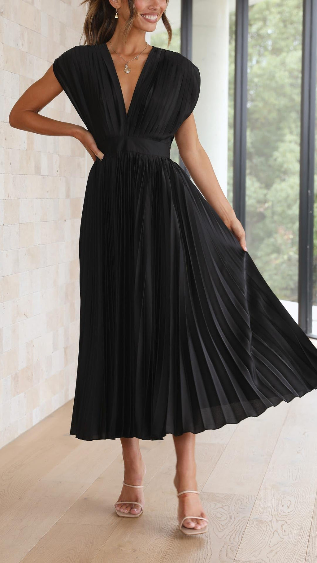 Lucasta | Women's Pleated V Neck Maxi Dress