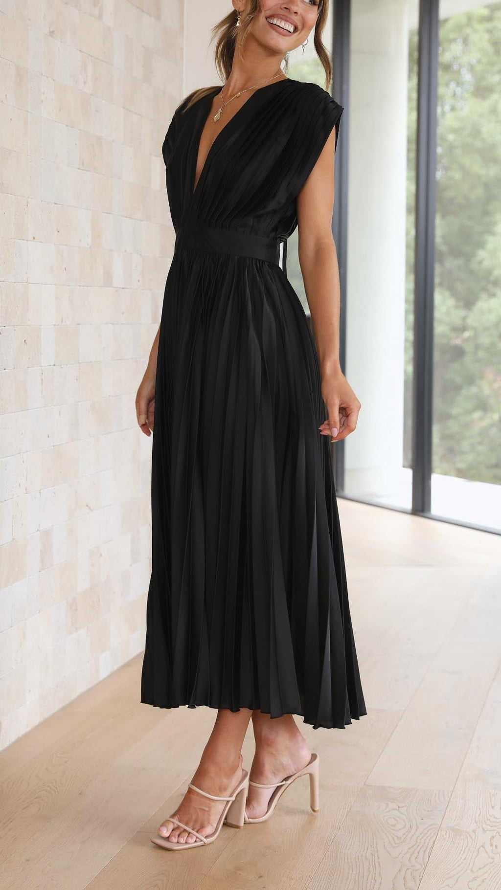 Lucasta | Women's Pleated V Neck Maxi Dress