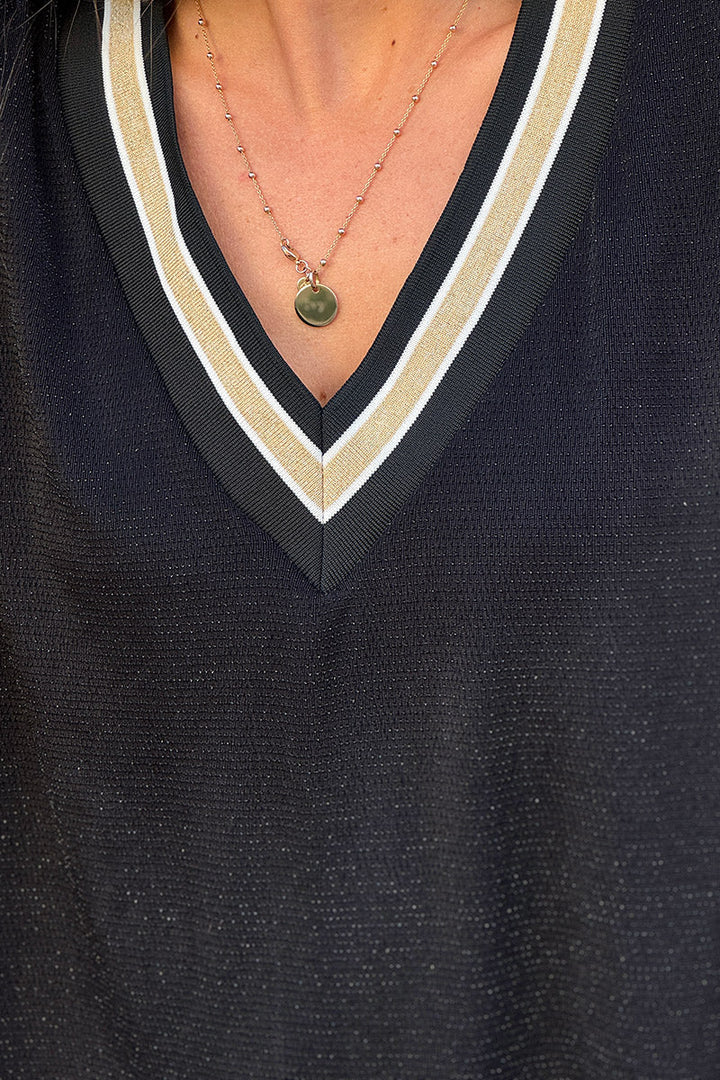 Top stretch and wide black lurex with shiny V-neck