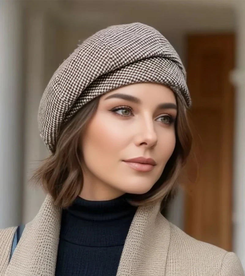 Léa | The Timeless Elegance of the Parisian Beret